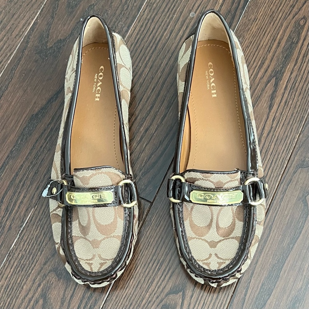 Nwot Coach felisha flat loafers signature jacquard